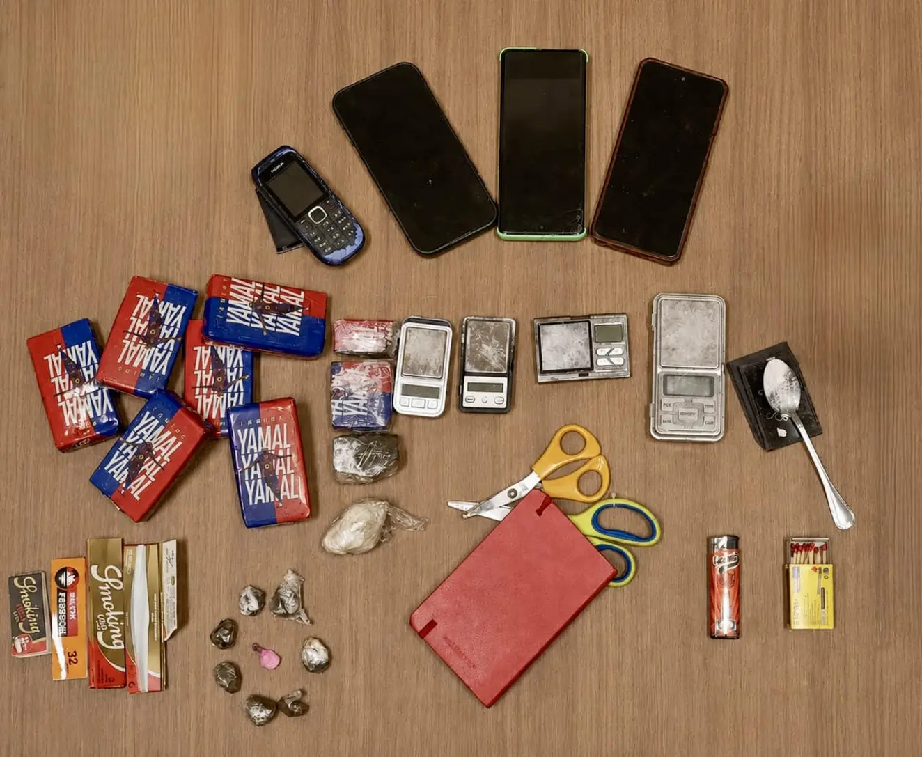Todi, tre arresti per droga: sequestrati stupefacenti e materiale