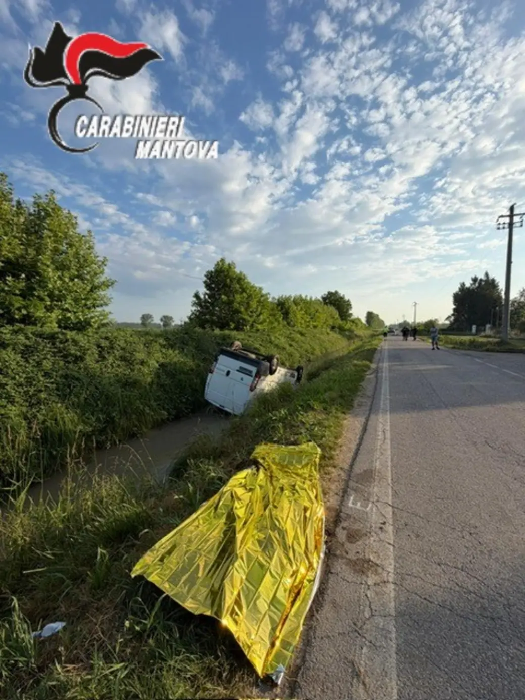 Tragedia a Roncoferraro: due ciclisti muoiono investiti da un furgone