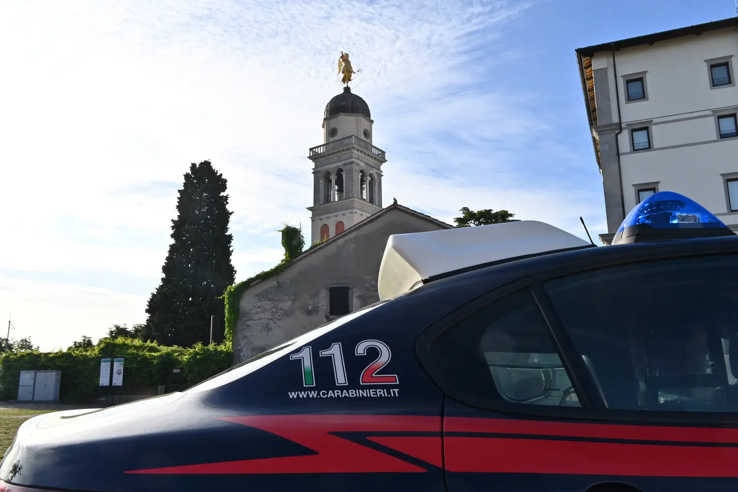 Udine: arrestato per maltrattamenti, aggredisce moglie davanti al figlio