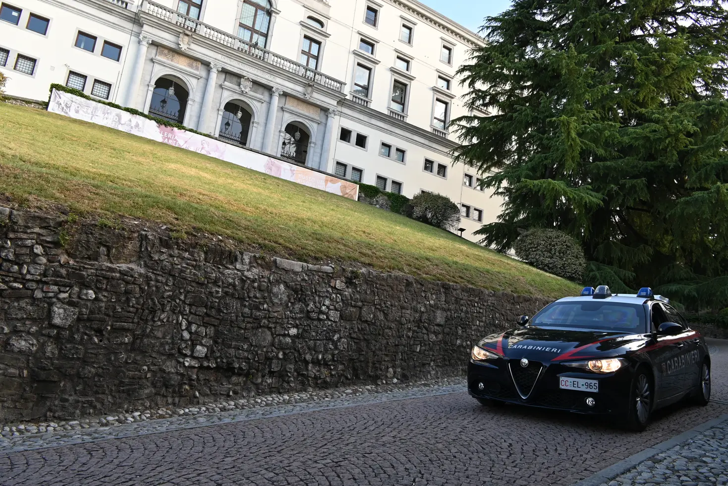 Udine: straniero arrestato dopo aver aggredito i Carabinieri