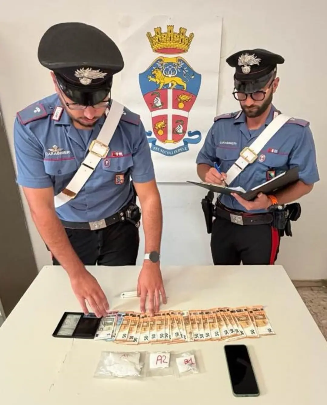 Umbertide: Carabinieri arrestano pusher, sequestrati droga e denaro