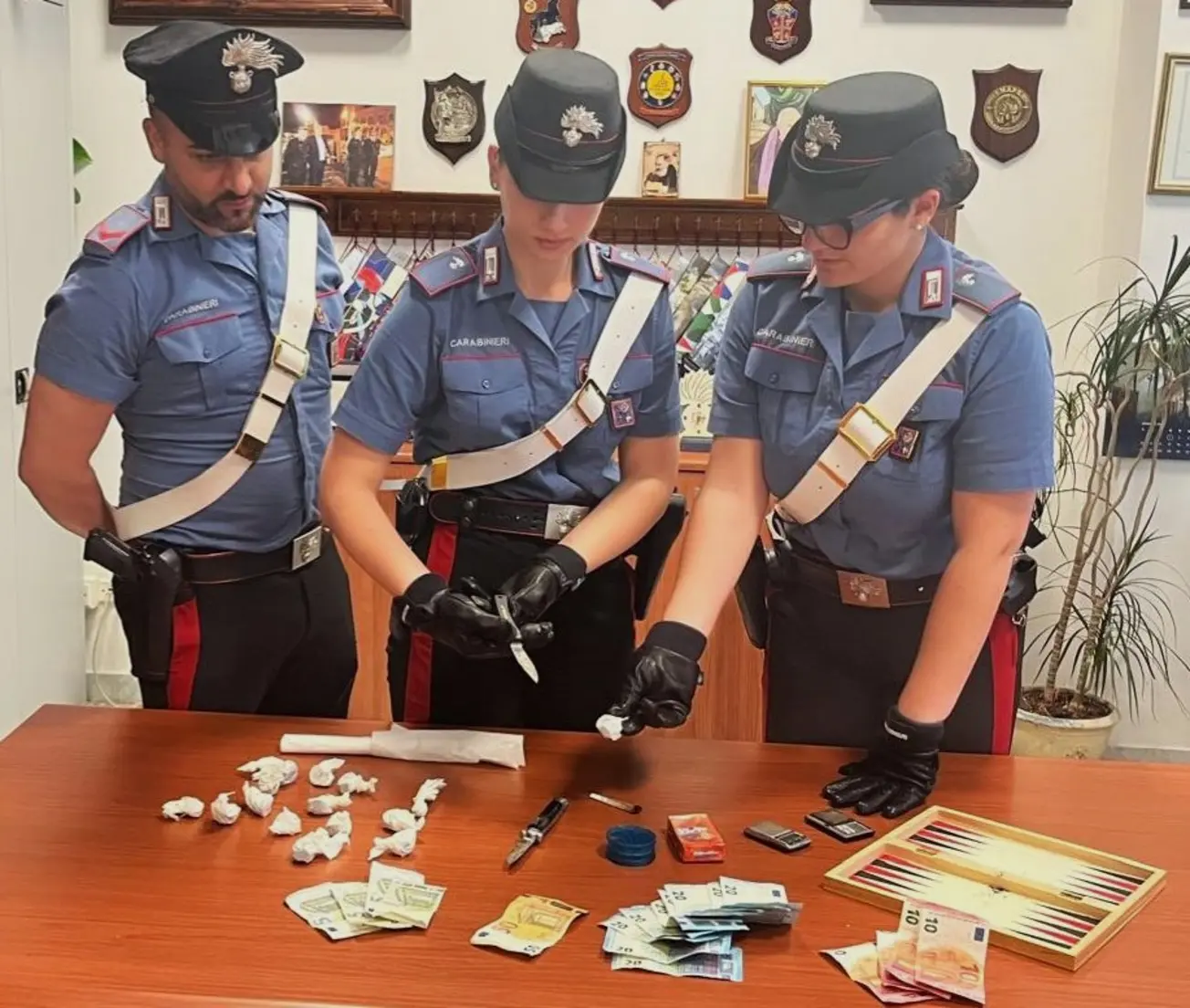 Velletri: 23enne arrestato per spaccio di droga