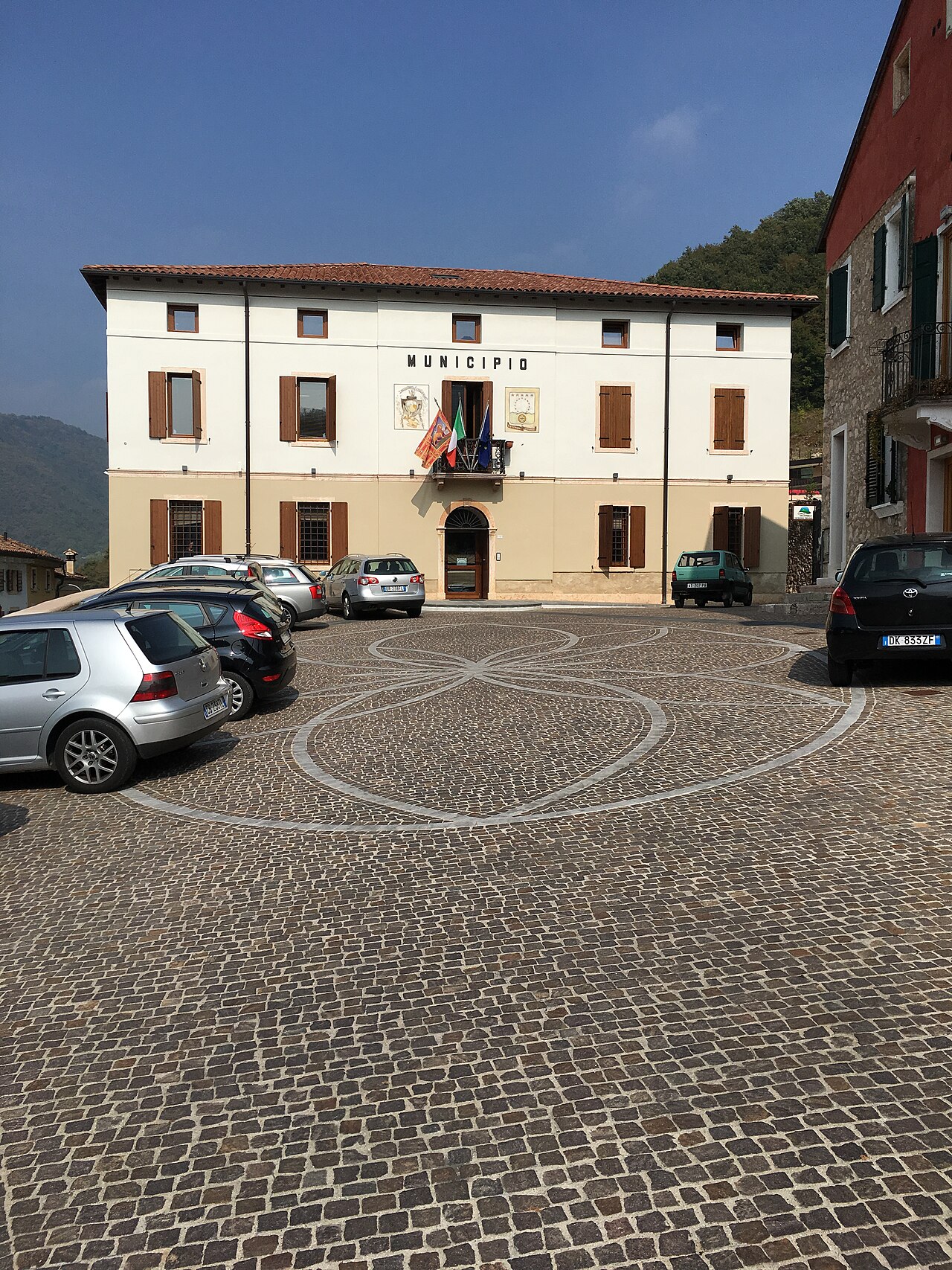 Badia Calavena: volontari salvano la biblioteca comunale