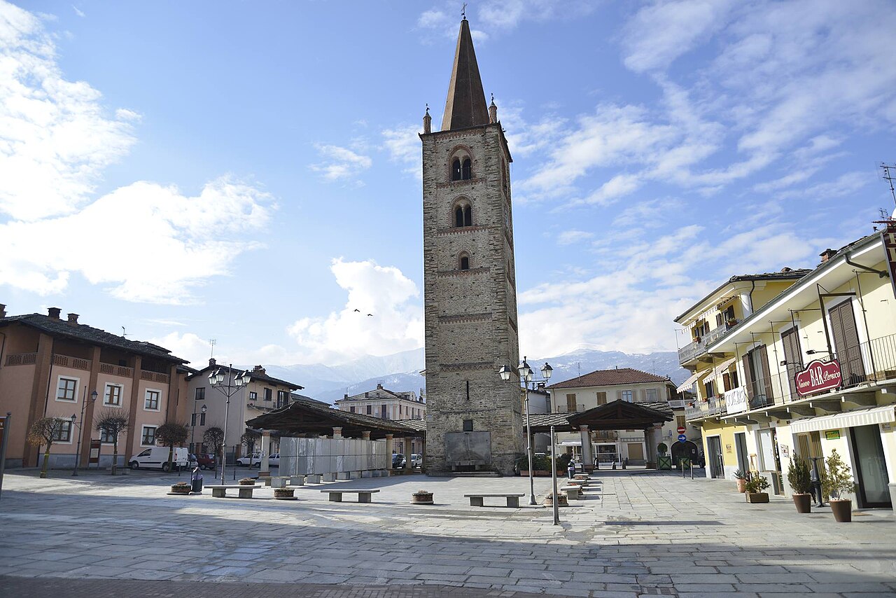 Bagnolo Piemonte: il parapendio vola nella valle Infernotto