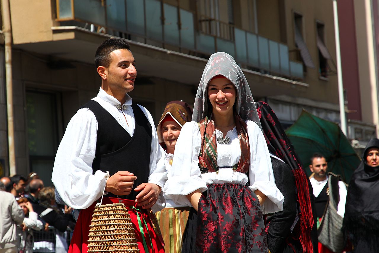 Cabras: Massi sulla spiaggia di Mari Ermi, indagini in corso