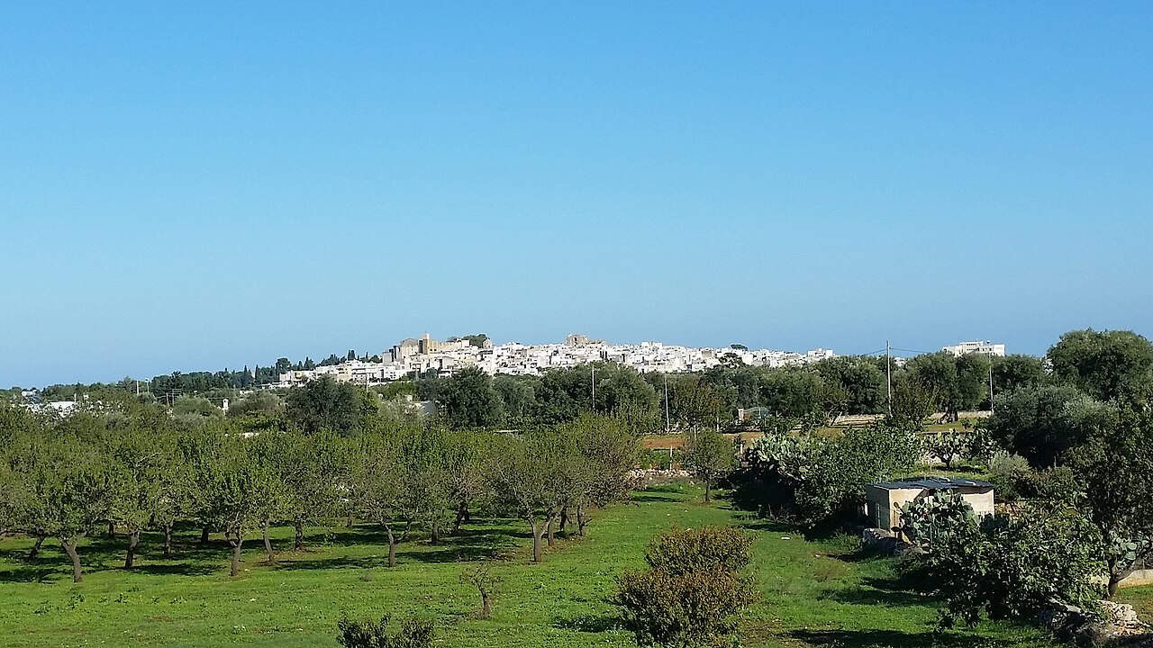 Carovigno: Specchiolla tra buio, rifiuti e servizi assenti