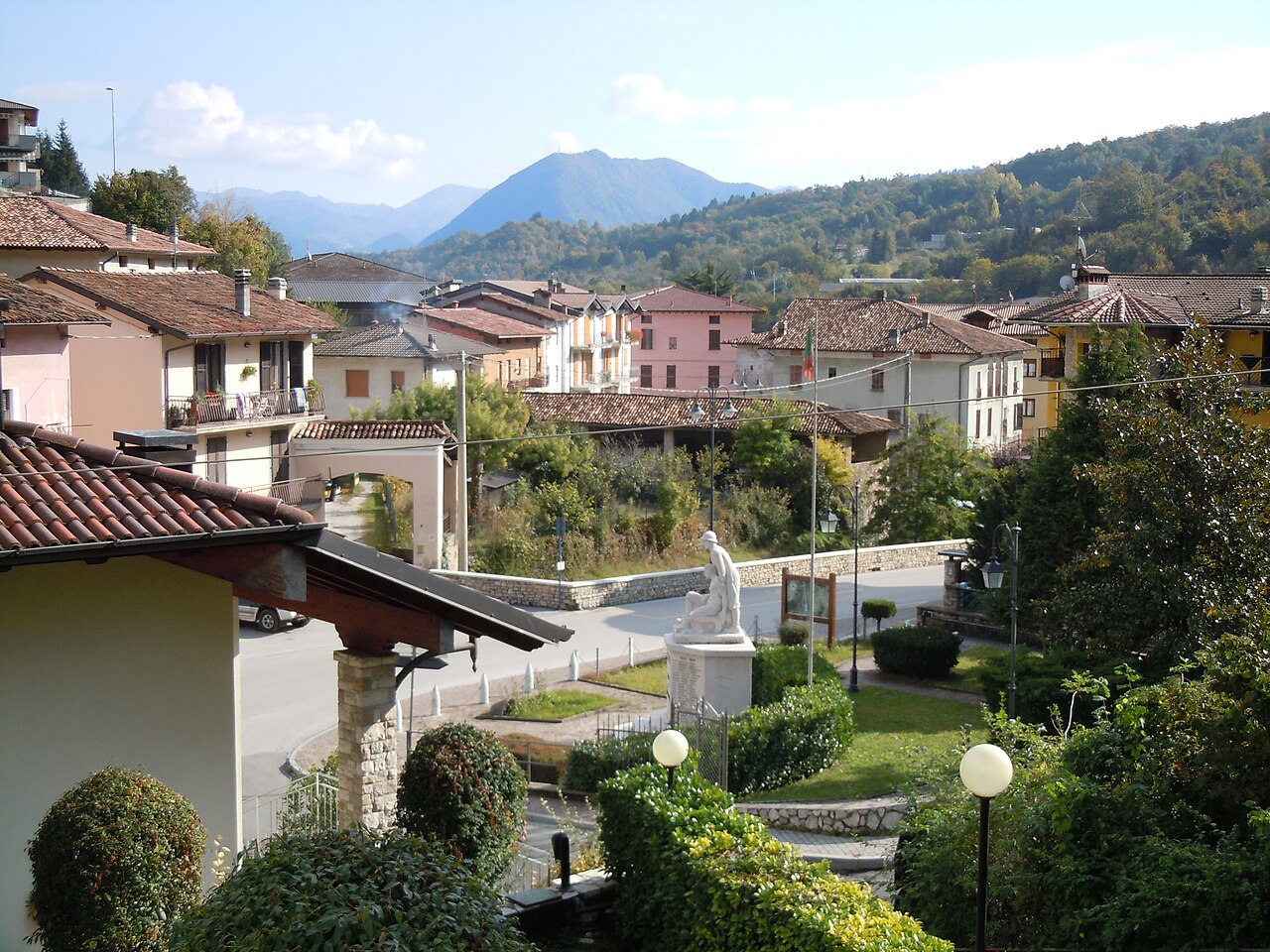 Lombardia: Guidesi visita aziende innovative nel Bresciano