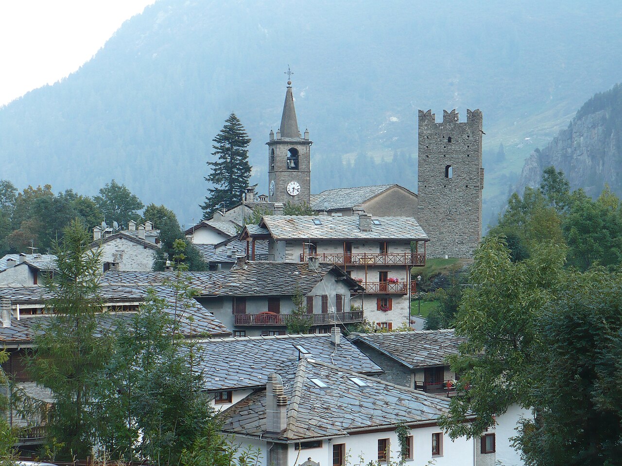 Champorcher: ultraleggero precipita, pilota soccorso