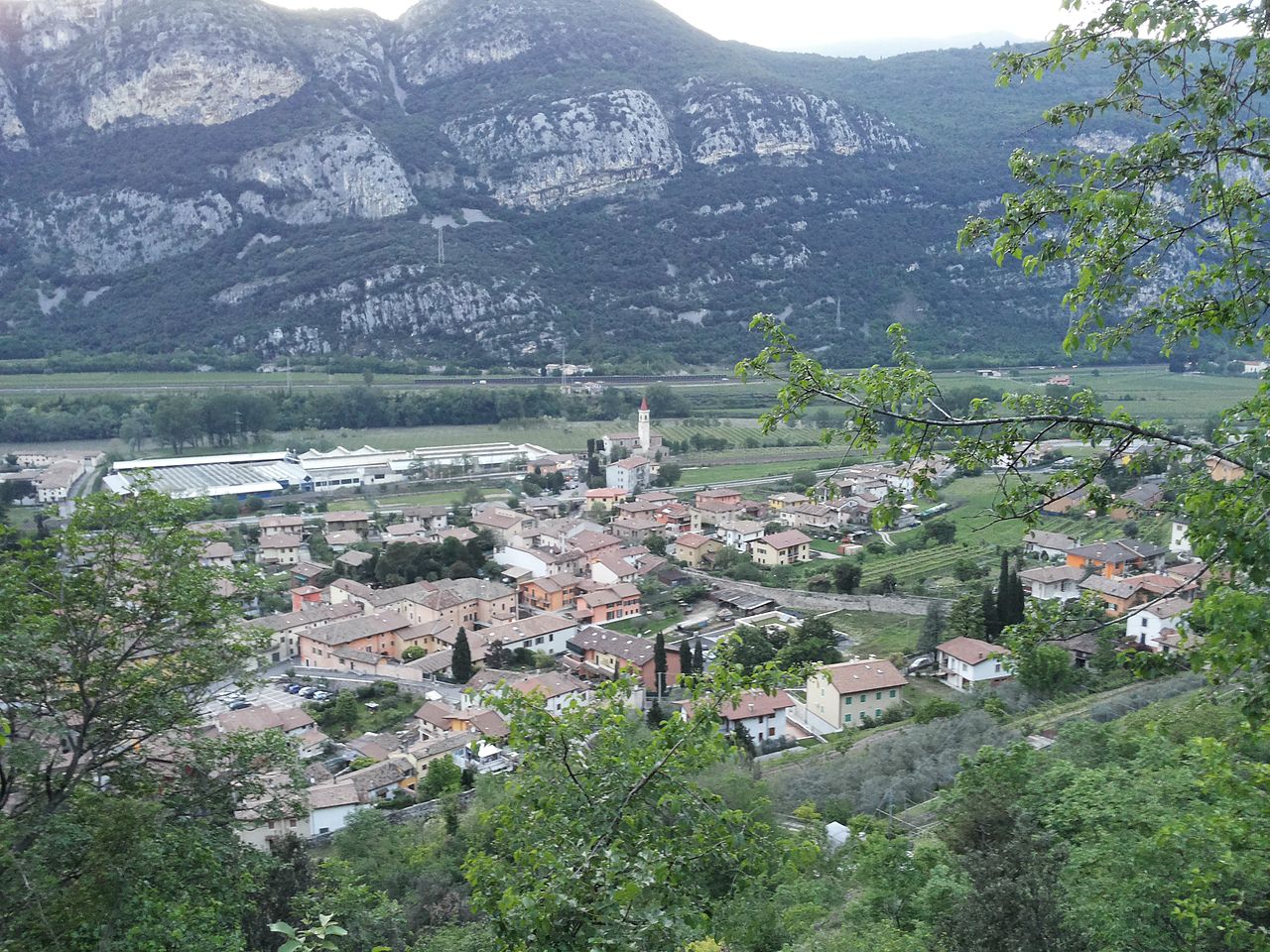 Arrampicatore ferito da sasso a Dolcè