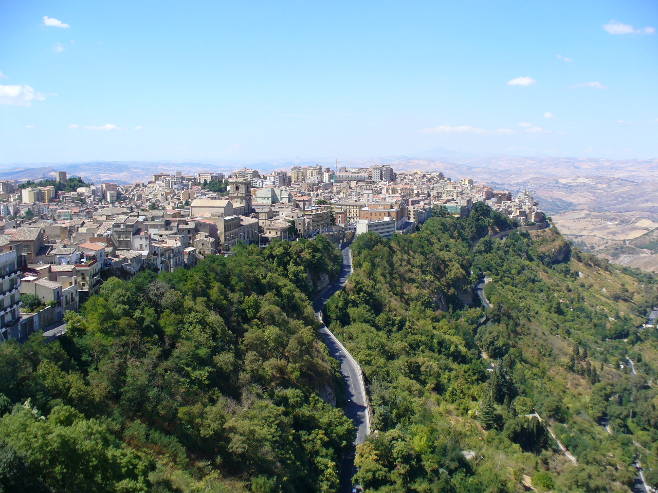 Truffa online: broker denunciato in Sicilia, vittima perde migliaia di euro