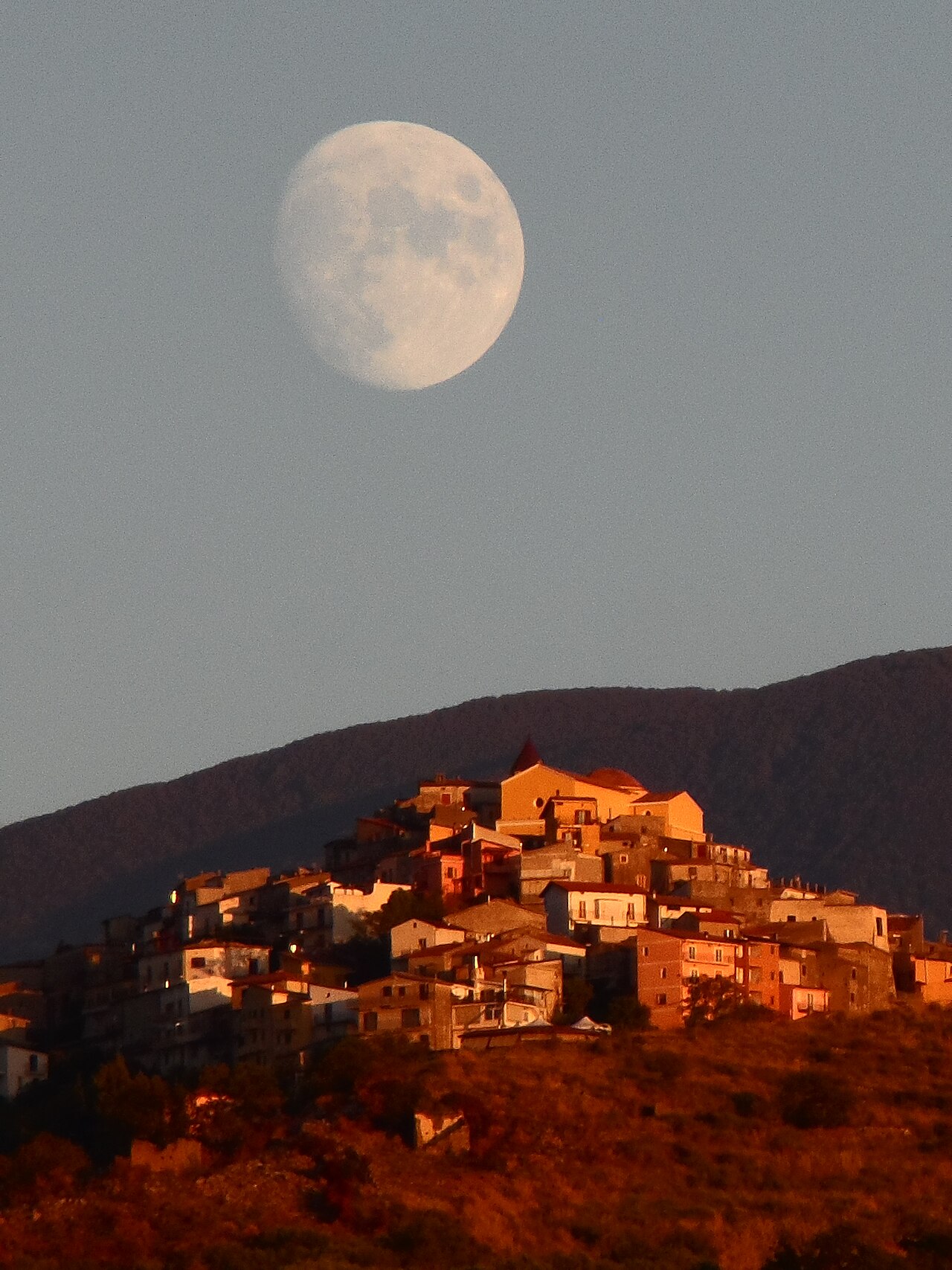 Grisolia Lido: ultraleggero atterra sulla spiaggia, occupanti salvi