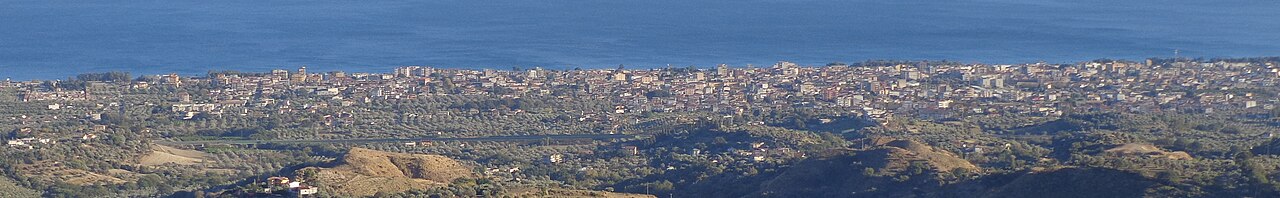 Nuovo vescovo a Locri: mons. Di Pietro accoglie la nomina