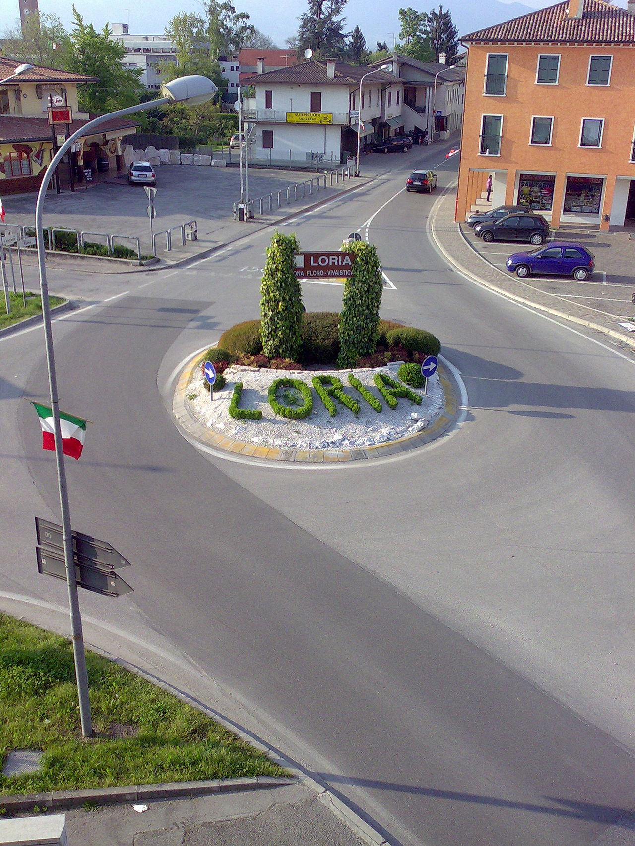 Loria: autocisterna si ribalta, traffico bloccato