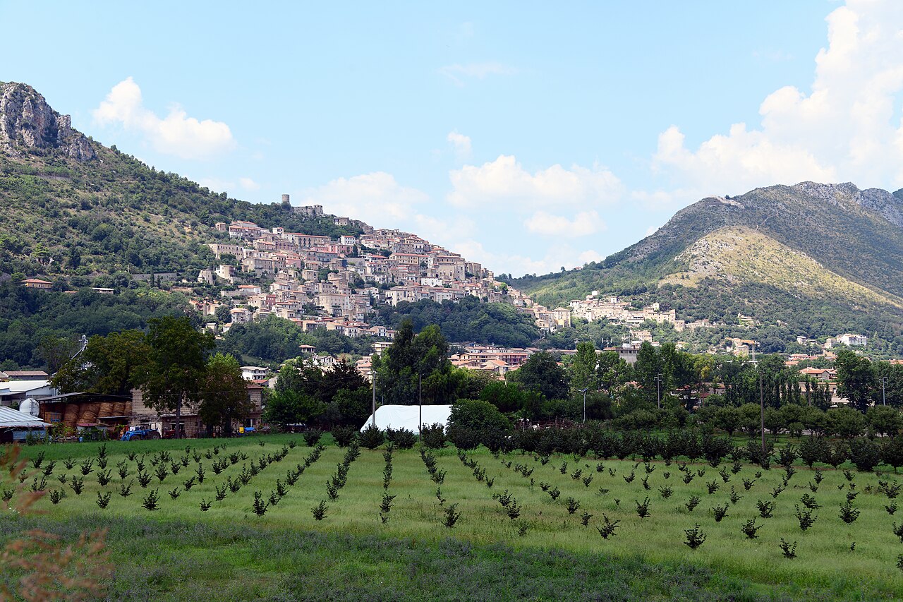 sarcofago romano antico pietra muro ristorante carabinieri scoperta archeologia