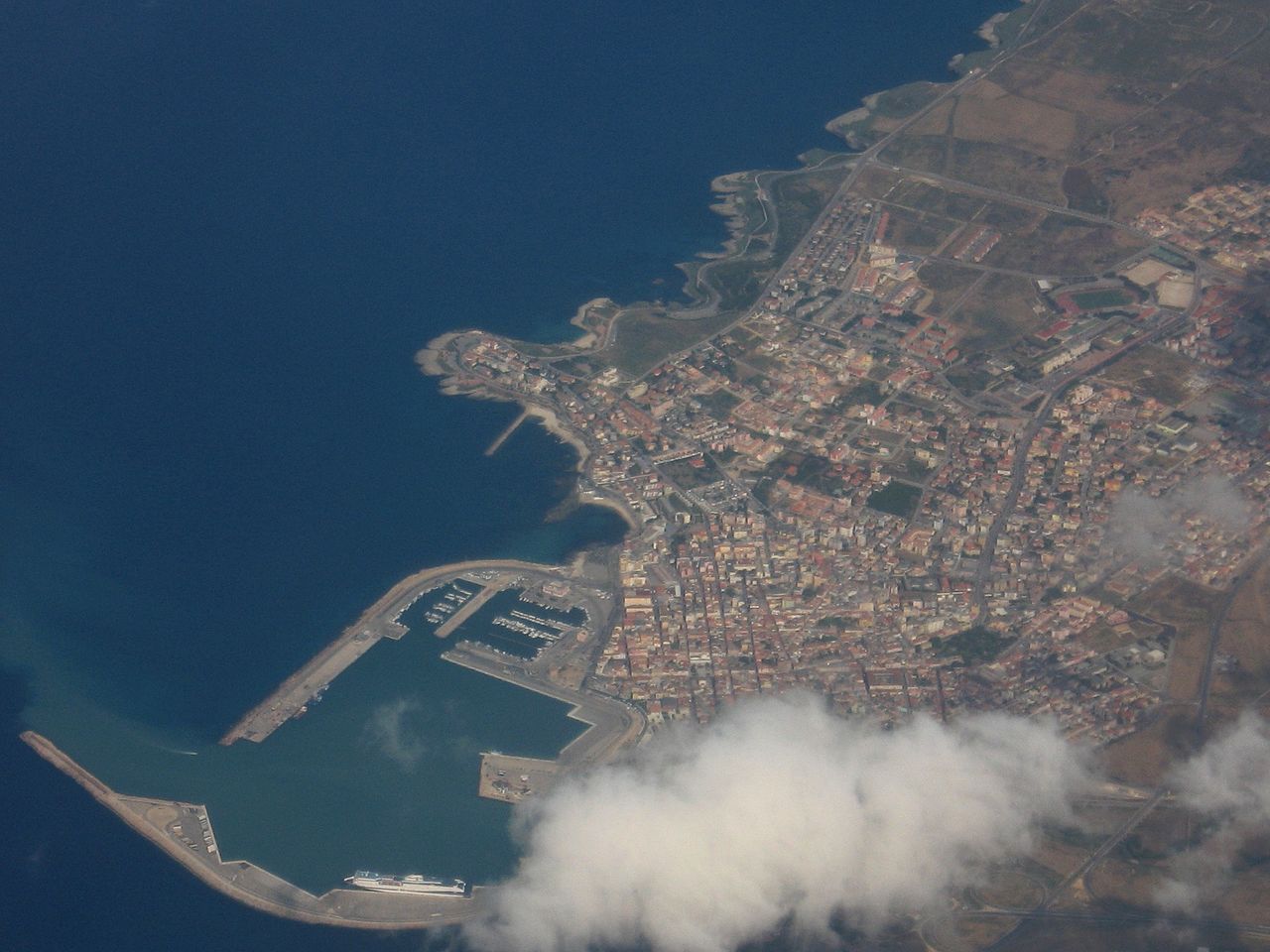 Porto Torres: 2,5 kg cocaina su traghetto, arrestato spagnolo