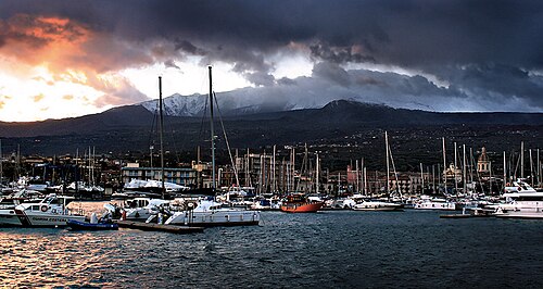 Giarre: Poesia unisce comunità tra dialetto e lingua