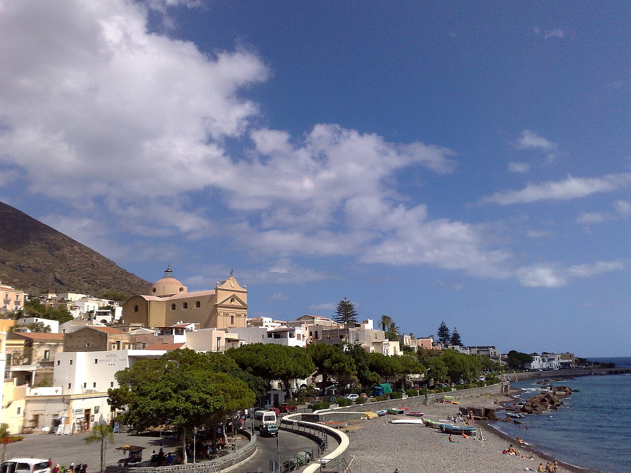 Eolie: Sciame Sismico Notturno, Oltre 10 Scosse Avvertite