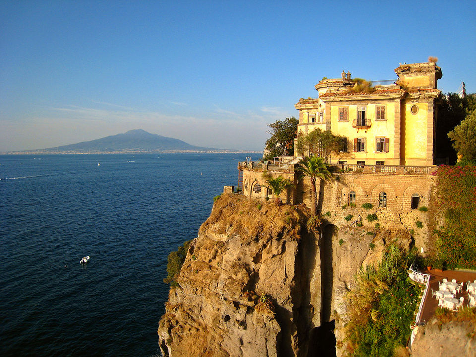 Penisola Sorrentina: Allarme Turisti per Effetto Guerra