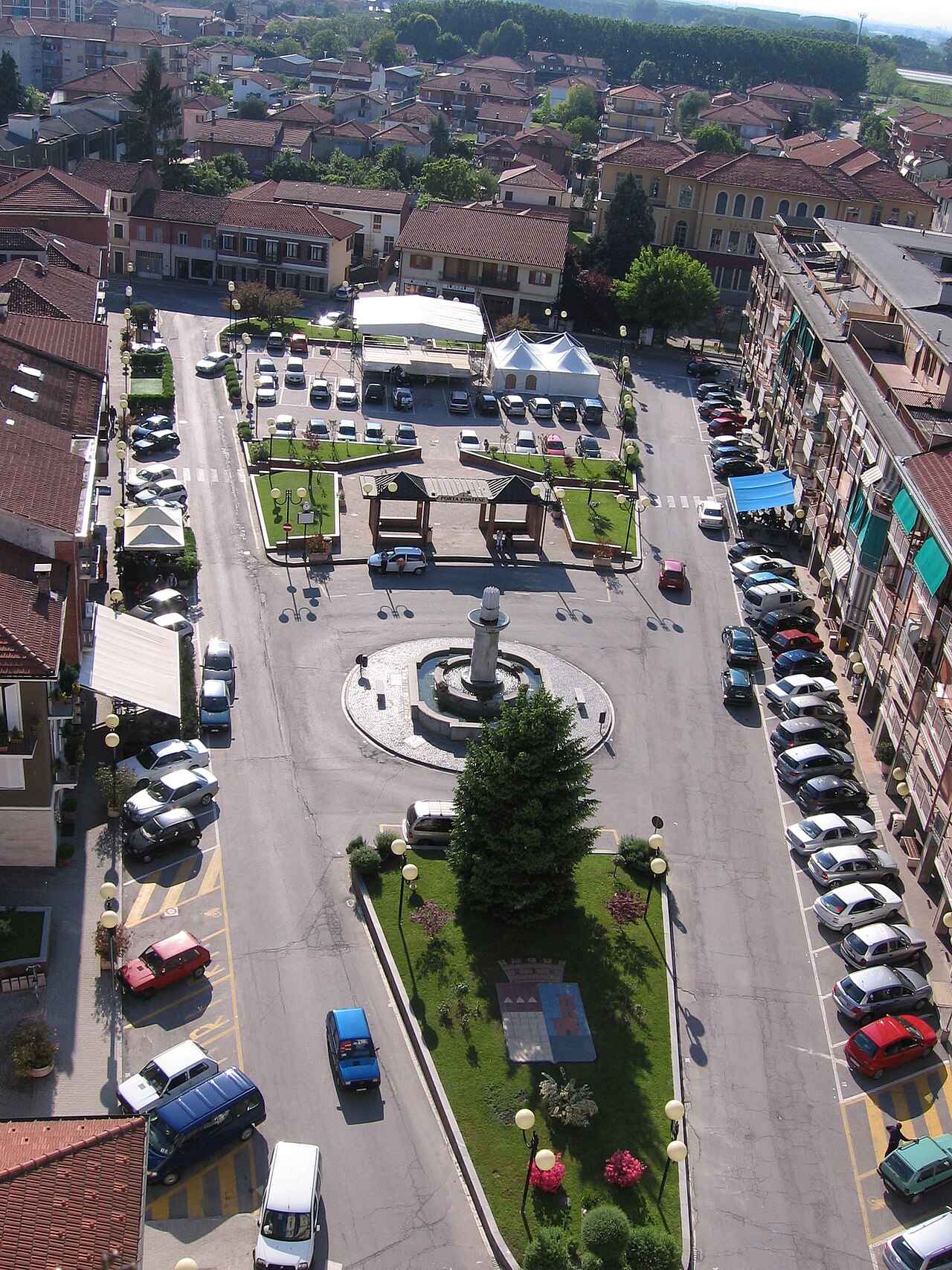Santena: furti di rame al cimitero, profanate sei tombe