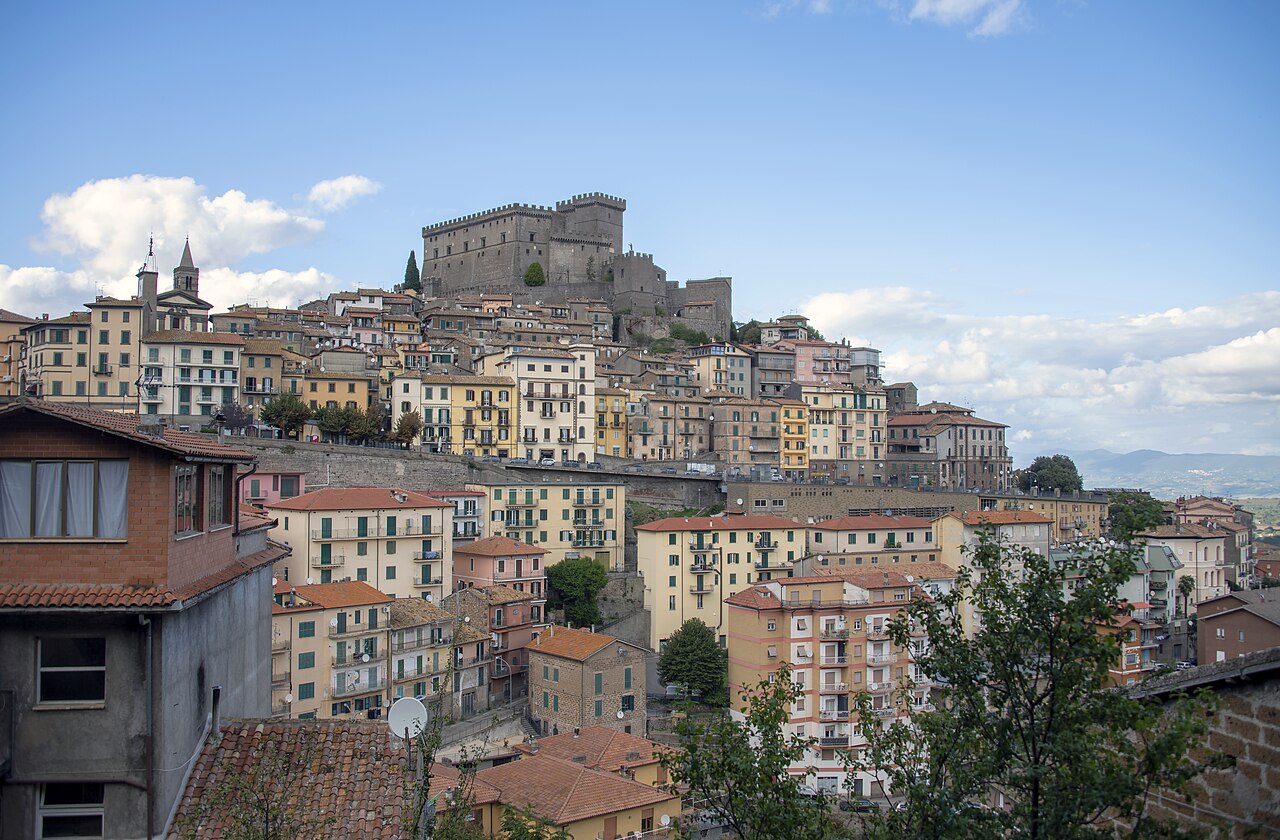 Viterbese: Treno e Autobus si Scontrano, 5 Feriti