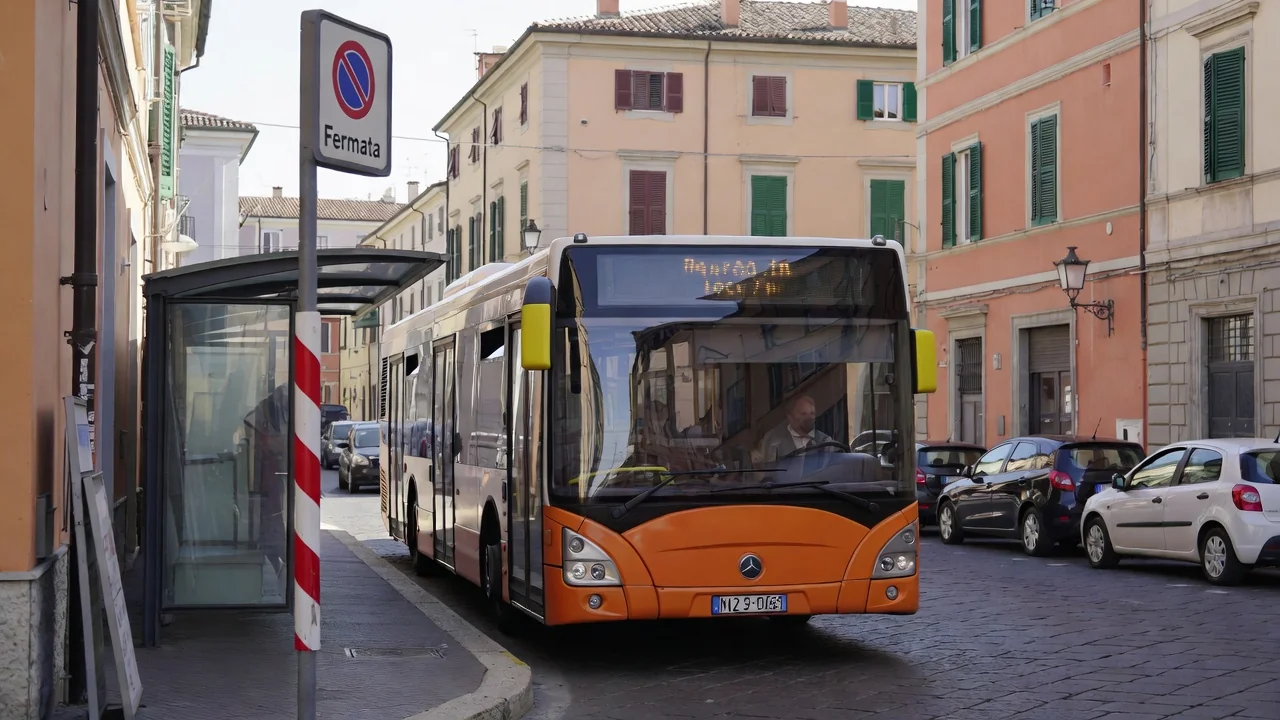 Cesena: Autista porta l'autobus all'asilo per la Festa del Papà