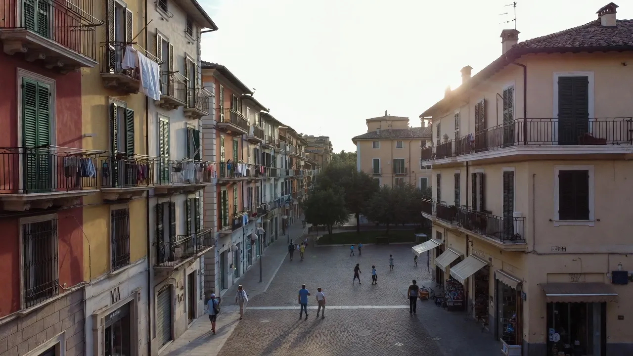 Vigardolo piange Vincenzo: l'addio al 21enne che ha unito la comunità