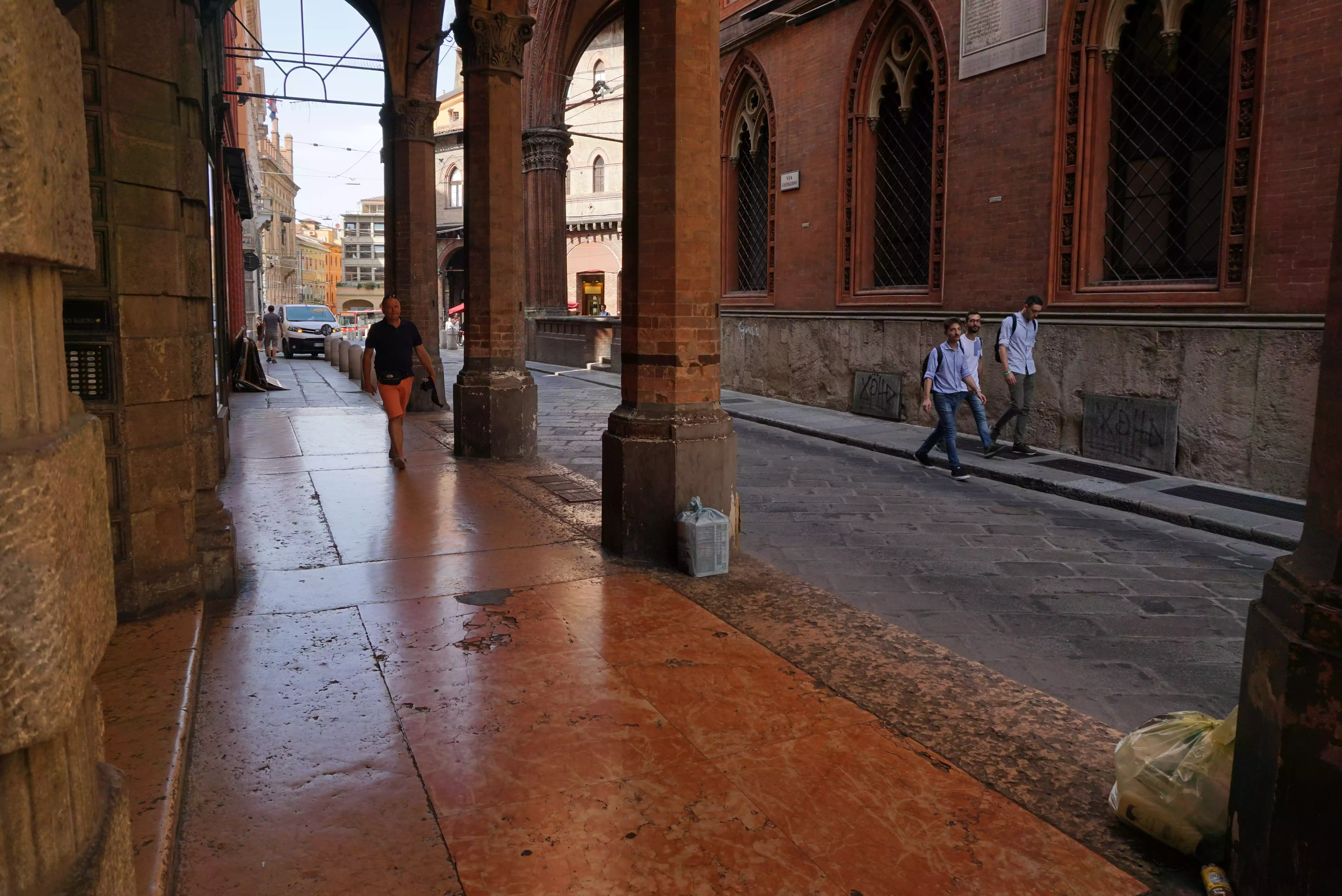 Pavia, barriere architettoniche: piano in ritardo