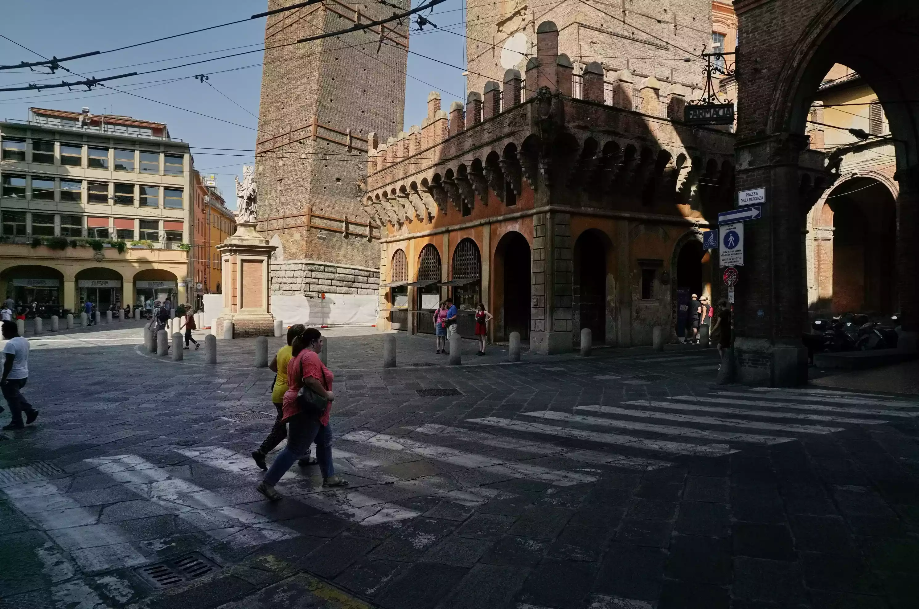città spazio pubblico cura manutenzione verde pulizia arredo urbano