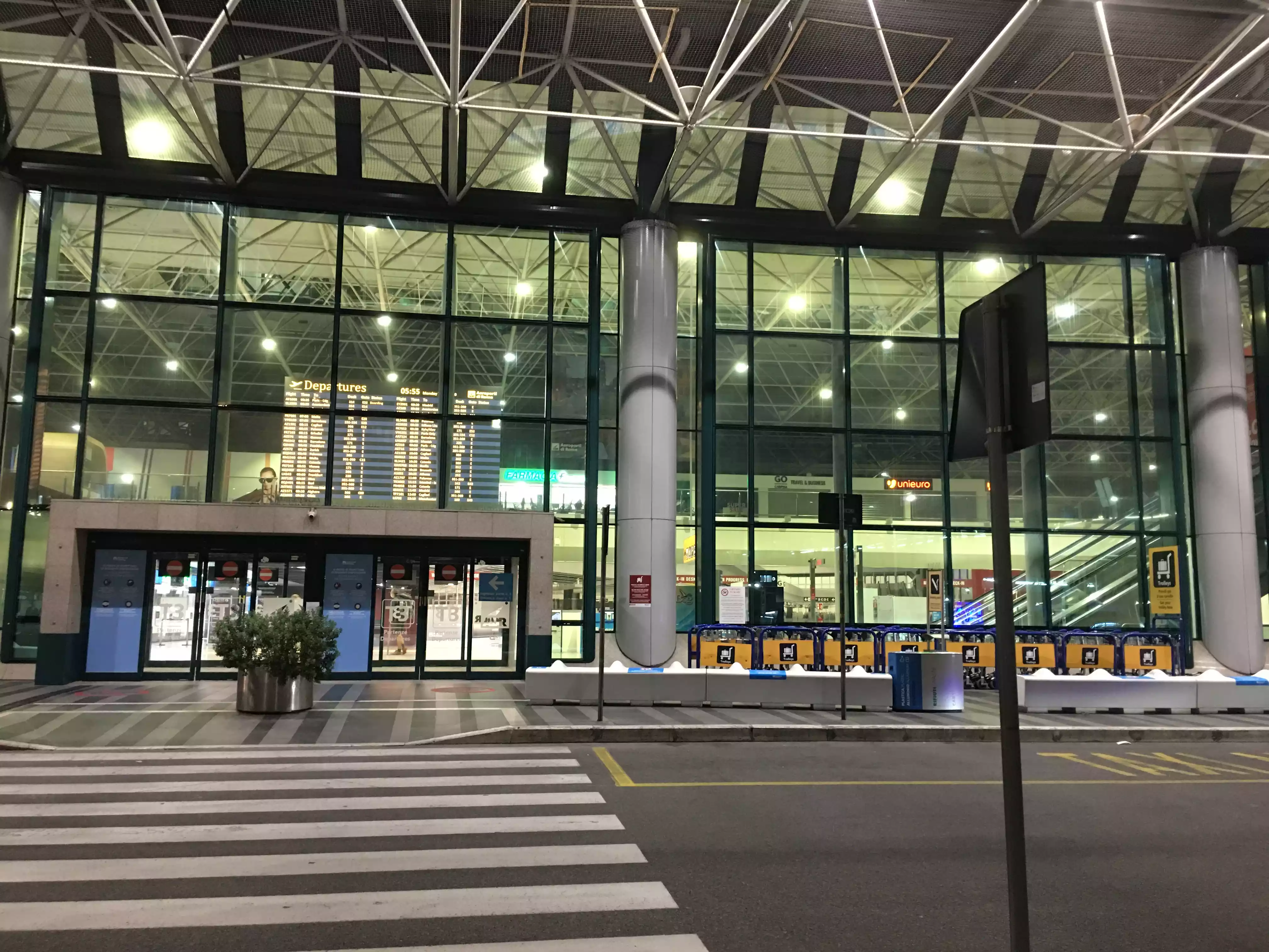 Napoli: sciopero controllori traffico aereo, voli a rischio