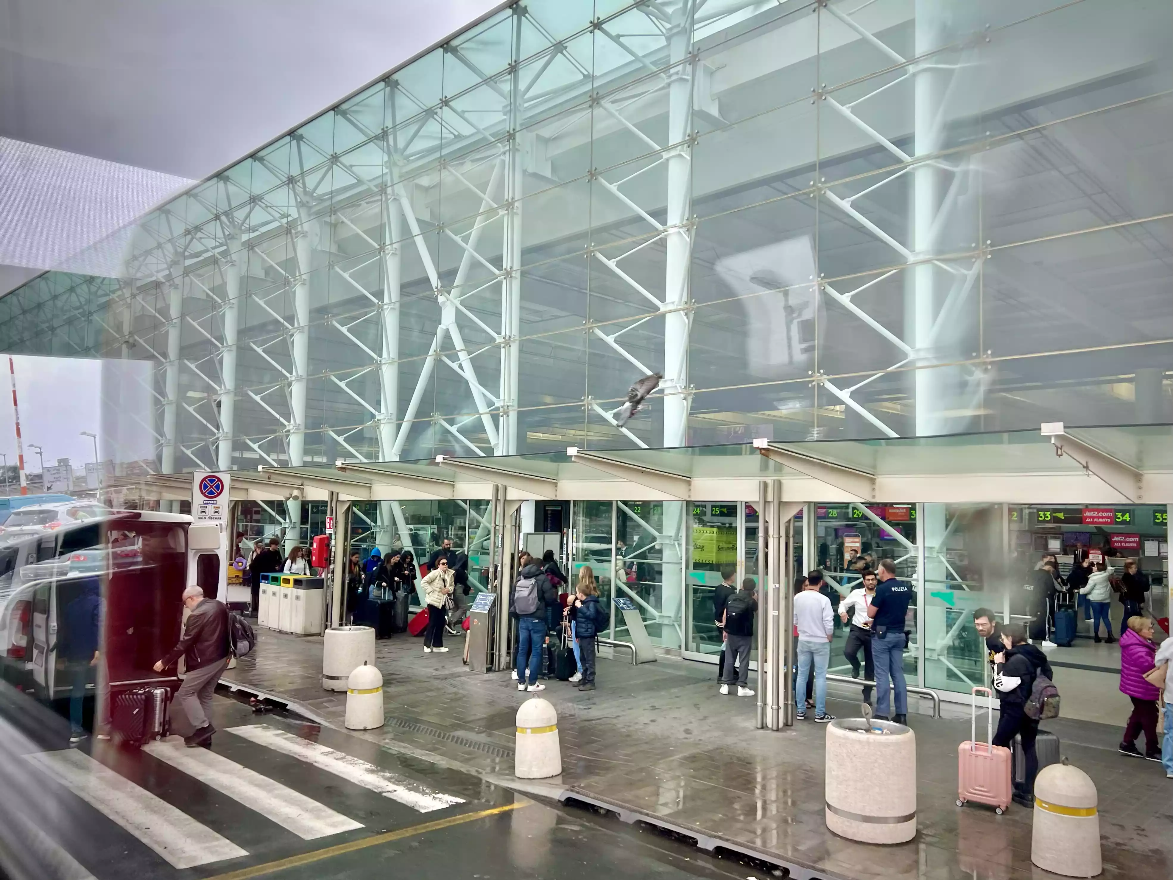 aeroporto calabria passeggeri crescita traffico aereo infrastrutture aereo movimento persone