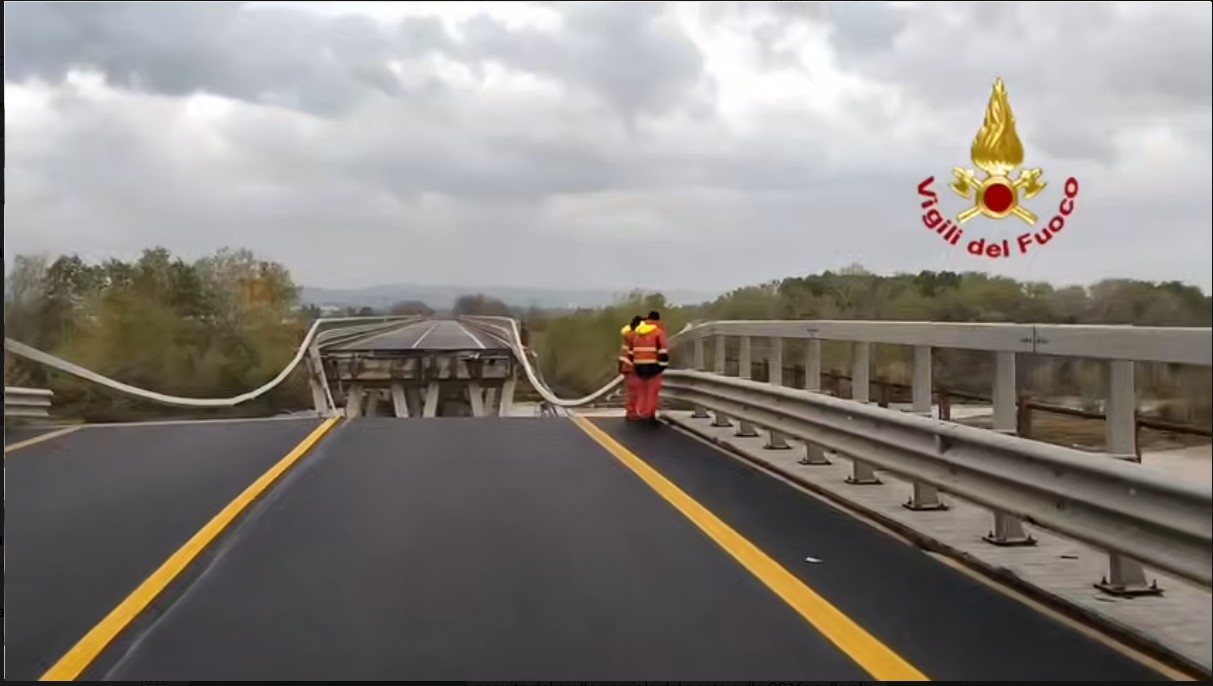 Ponte crollato sul Trigno: riprendono le ricerche dell'auto