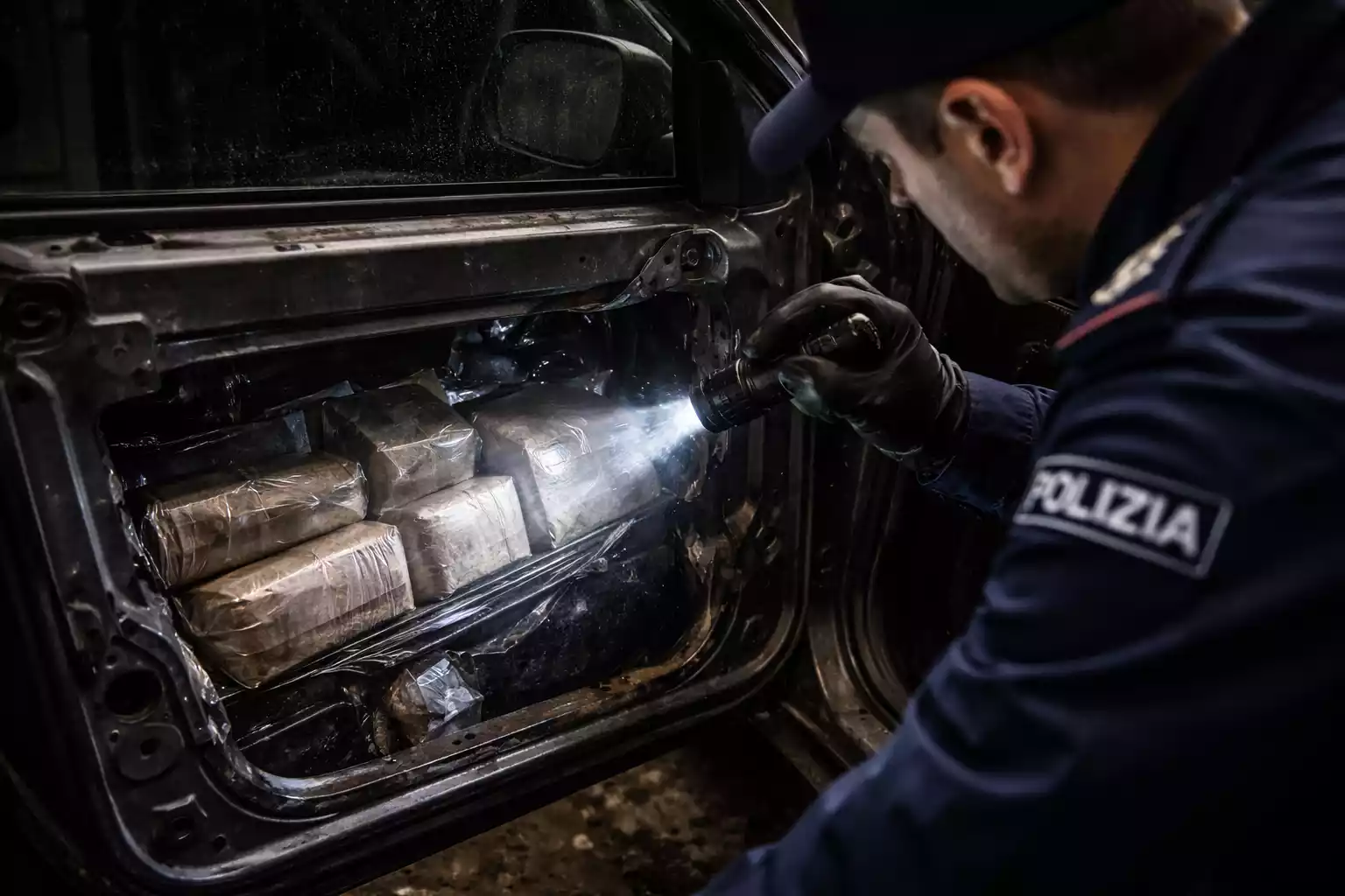 Avezzano: malore alla guida, intervento della polizia evita tragedia