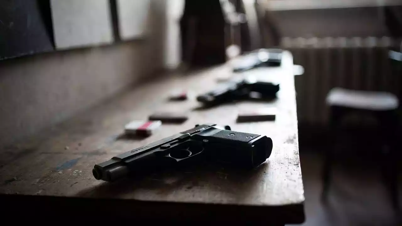 Maxi fabbrica di sigarette illegali scoperta in Friuli