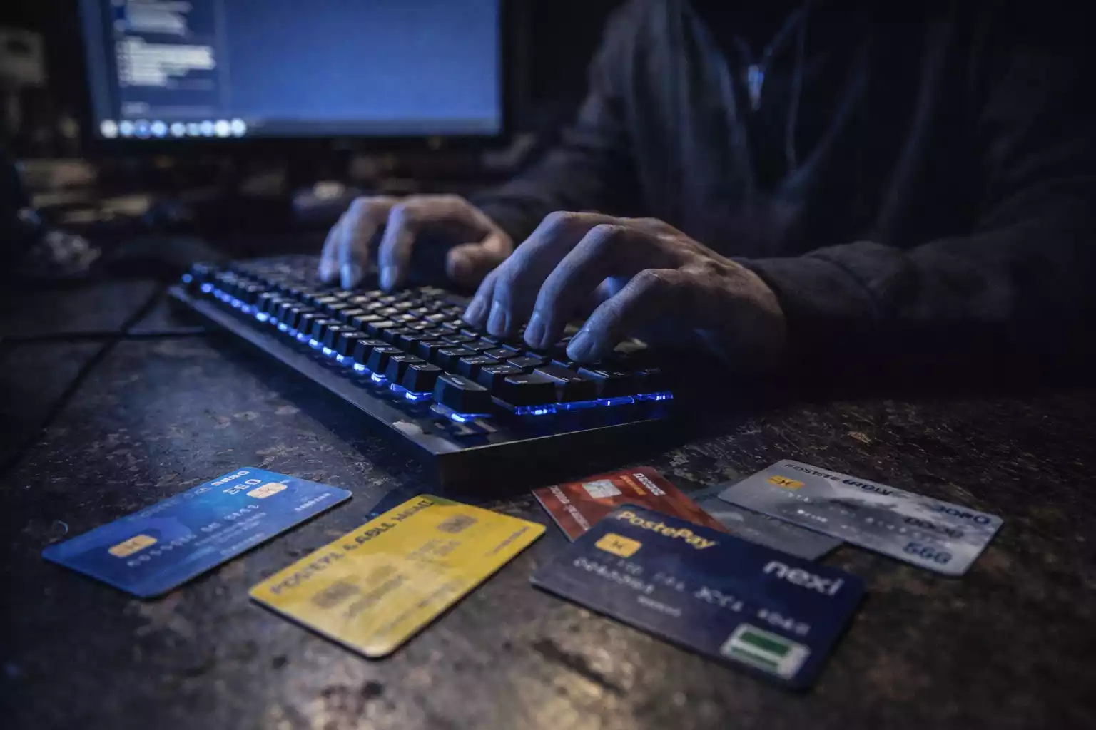 Booking.com subisce attacco hacker: dati utenti a rischio