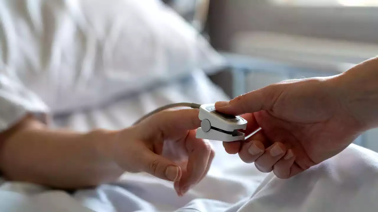 dispositivi medici ospedale laboratorio ricerca tecnologia innovazione cura salute donne lavoro fabbrica macchinari
