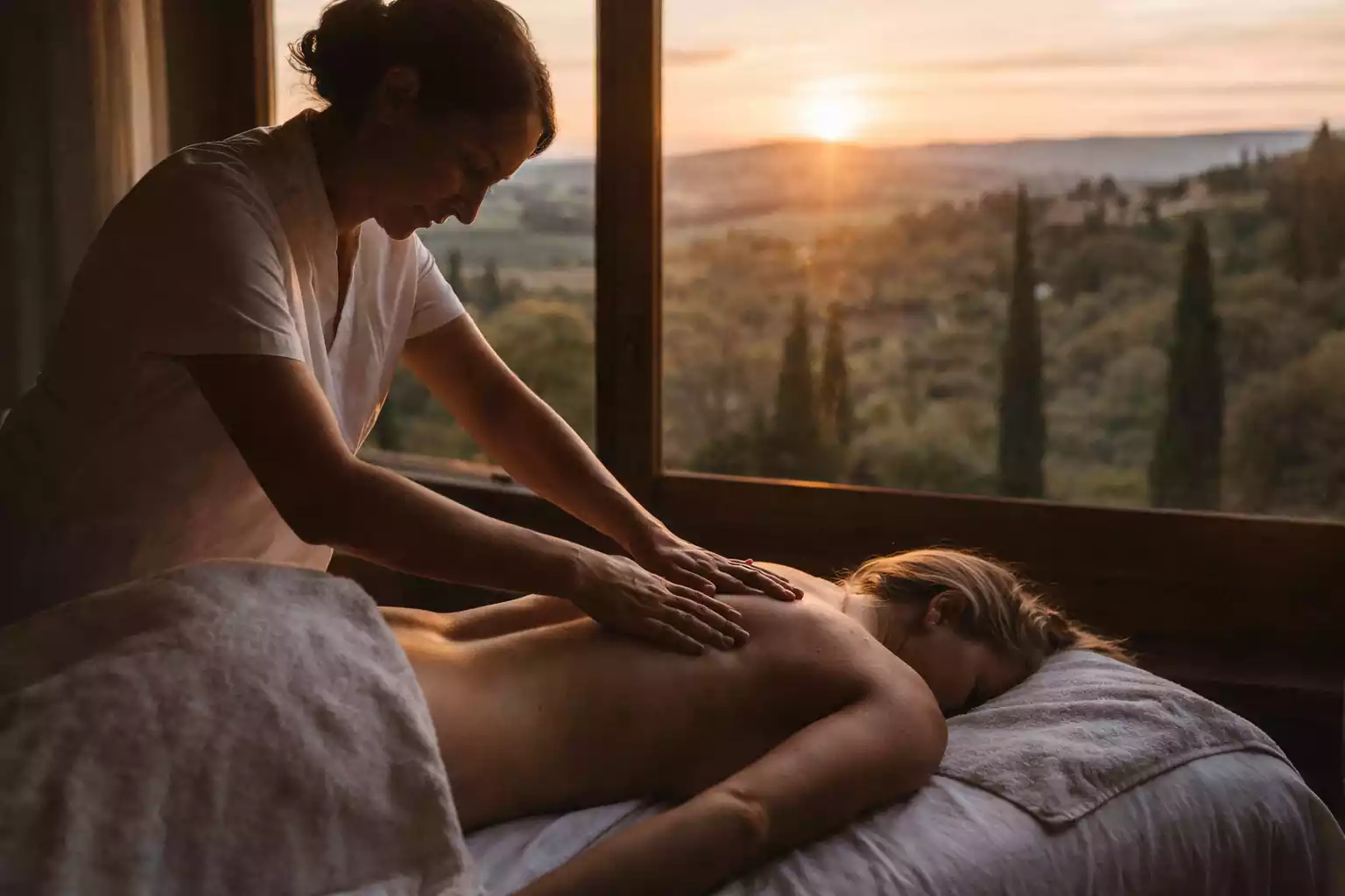 Centro massaggi chiuso a Pavia: irregolarità e lavoro nero