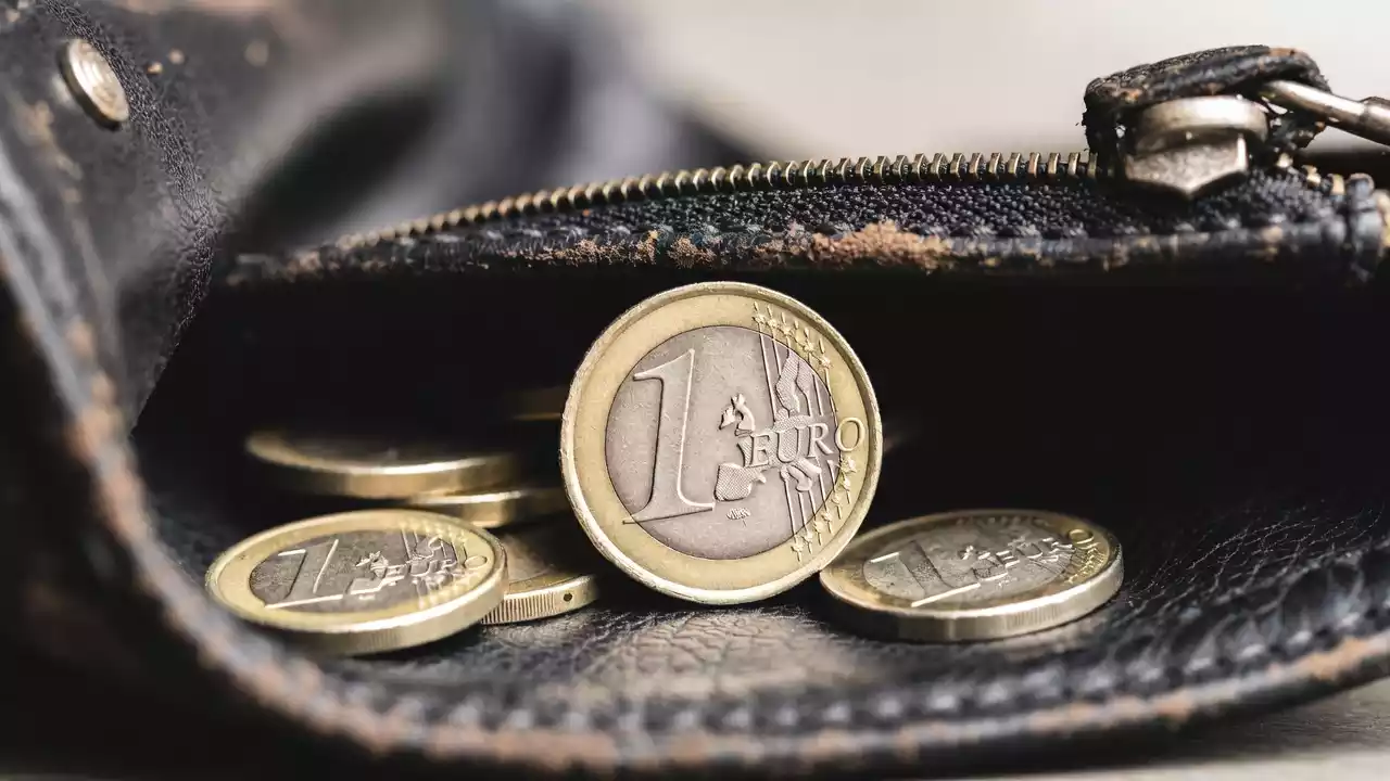 Cecina: ritrovato portafoglio con 650 euro, consegnato alle forze dell'ordine